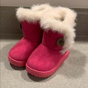 Pink fur boots (ugg type)